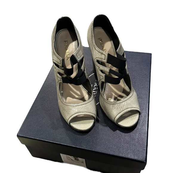Prada iridescent beige white Heels with Chunky High Heel and Peep-Toe Design Y2K - Picture 8 of 13